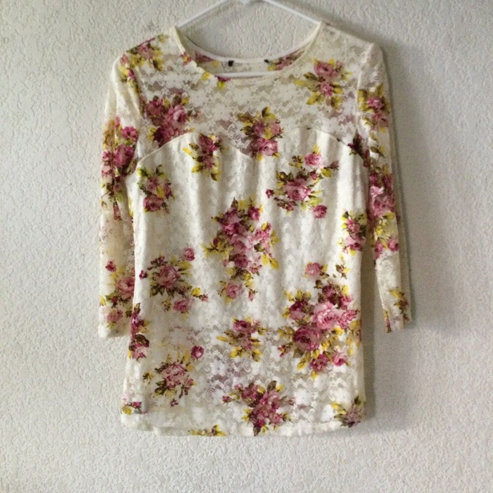 Forever 21 floral lace blouse